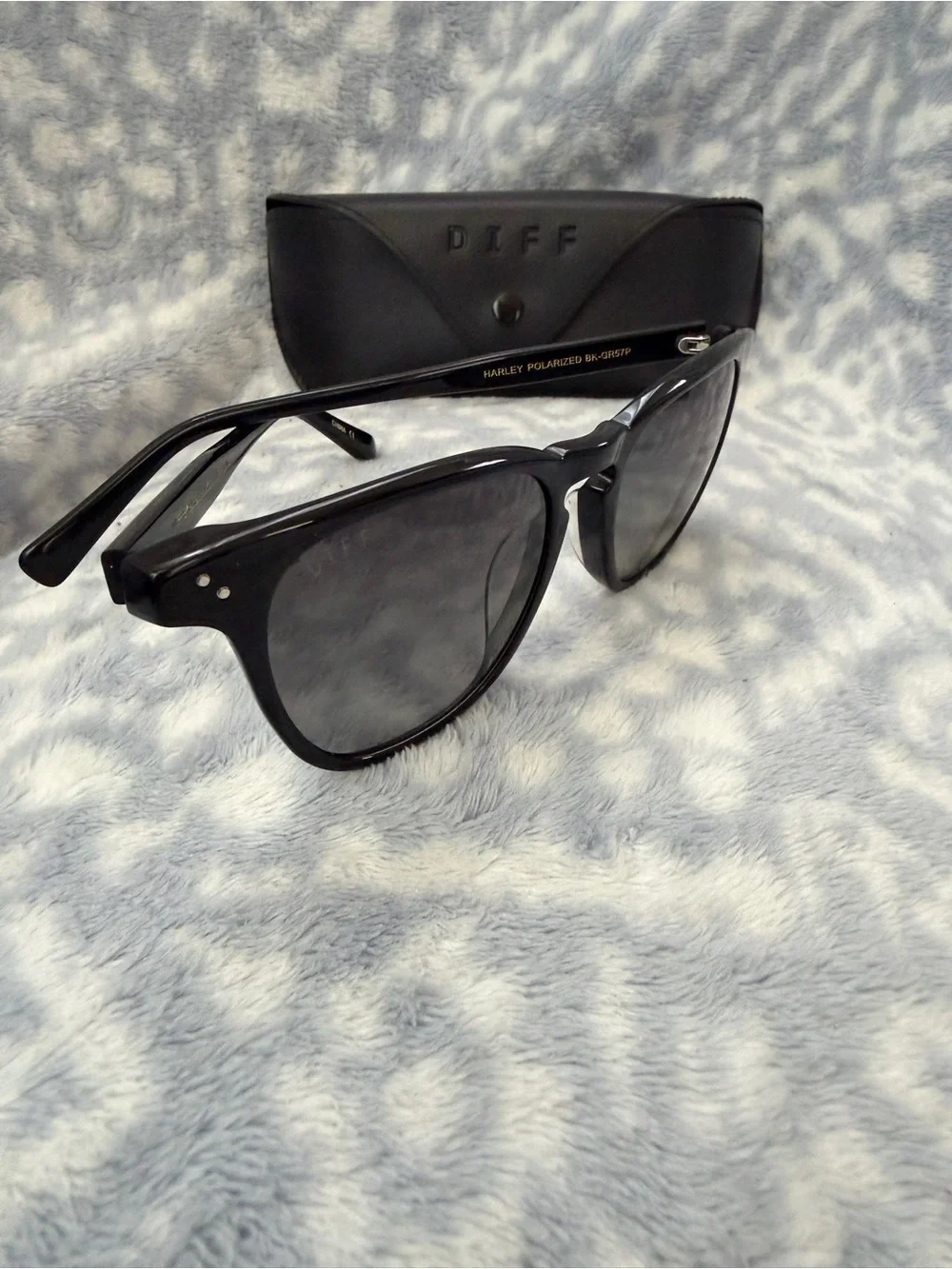 DIFF Black Polarized Sunglasses